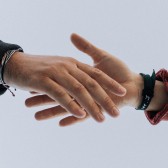 revolutie van dienstbaarheid - handen 16-9.jpg